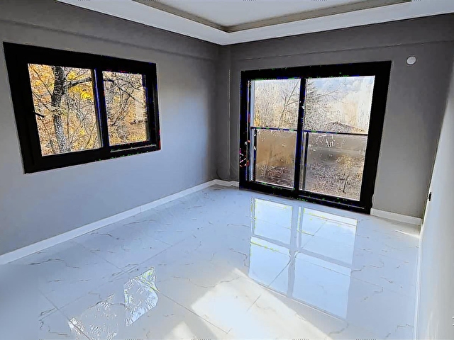 GÖLCÜKTE KLIMASIZ DOĞAL SERİNLİK GÖLE 120M LÜKS VİLLA